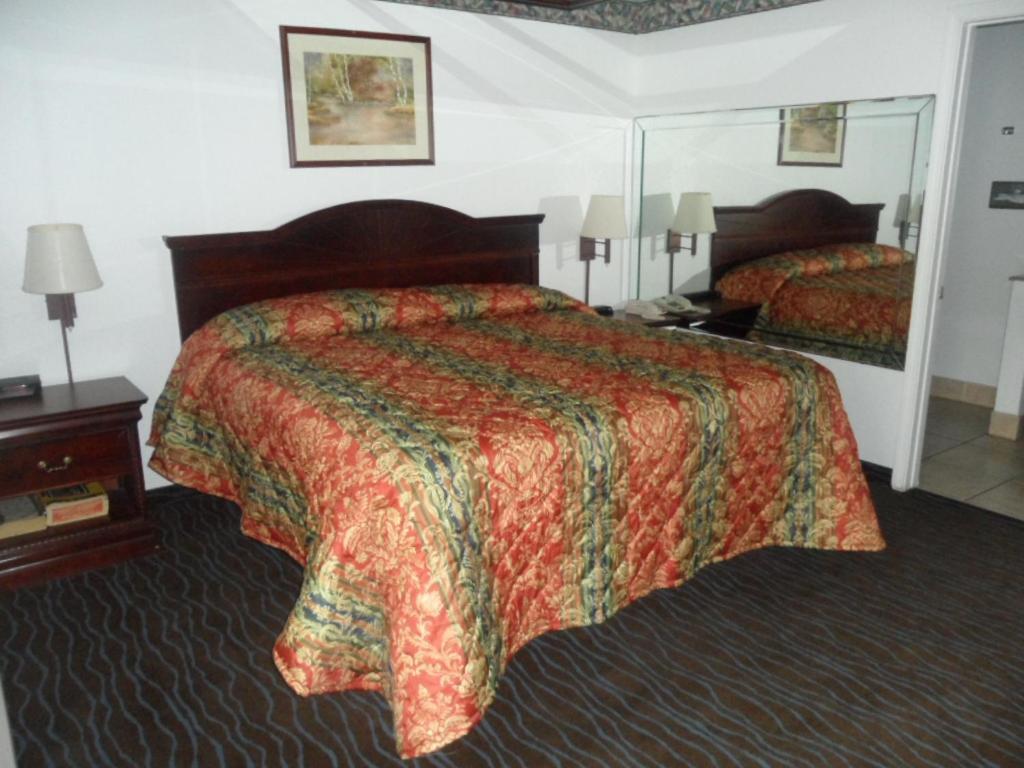 Palace Suites Dallas Room photo
